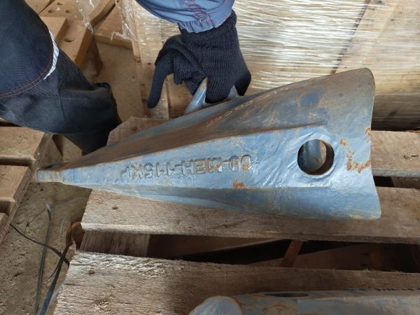 Коронка ковша с фиксатором 90-МЕН-115КР