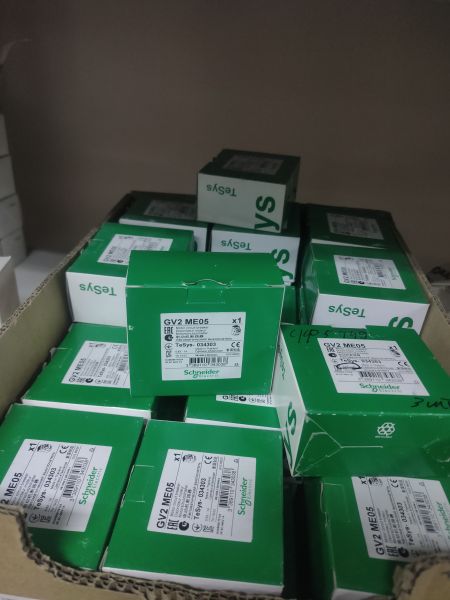 АВТ.ВЫКЛ. С КОМБ.РАСЦЕП.0,63-1 А+КОН (Senneider Electric) (арт. GV2ME05AE11TQ)