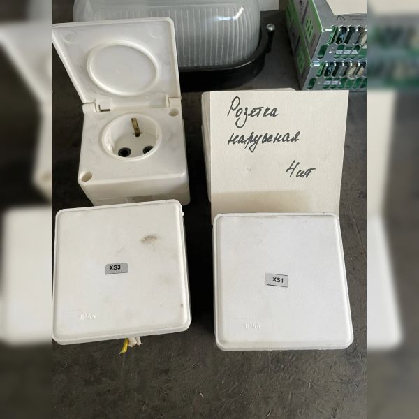 Розетка ОУ 1м.16А IP44 с/з б/у