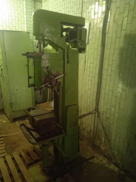 Универсальный вертикально-сверлильный станок модели 2Б118 