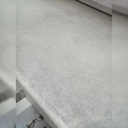 Стол рабочий обработан жидким камнем