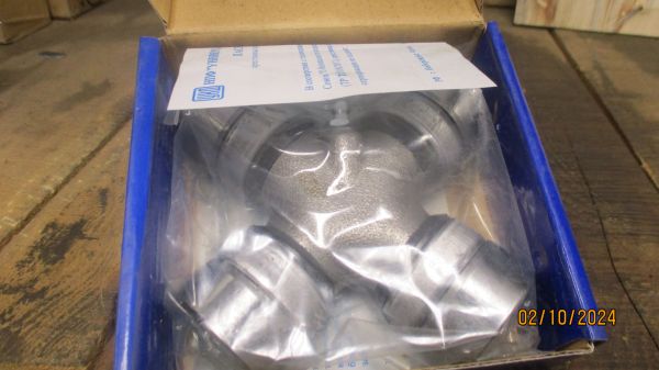 Крестовина заднего карданного вала