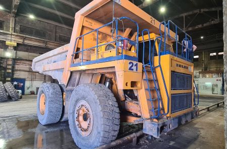 Карьерный самосвал 7555B Белаз
