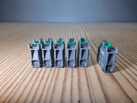 ZBE 101. Блок контактов 1HO
