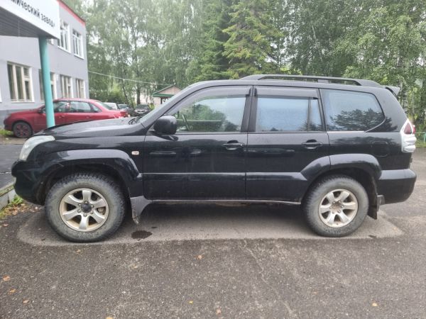 Автомобиль TOYOTA LAND CRUSER