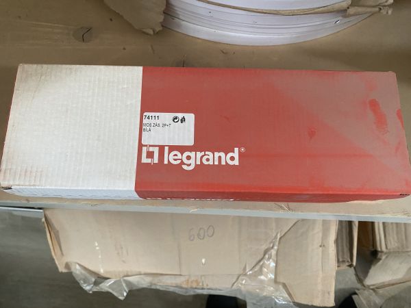 Розетка Legrand 74111