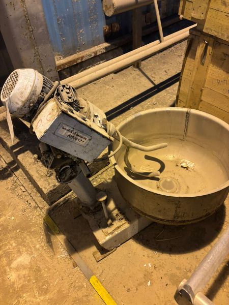 Тестомесильная машина МТ-100-01 