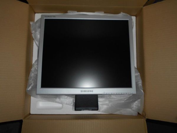 МОНИТОР Ж/К SAMSUNG  140210010448