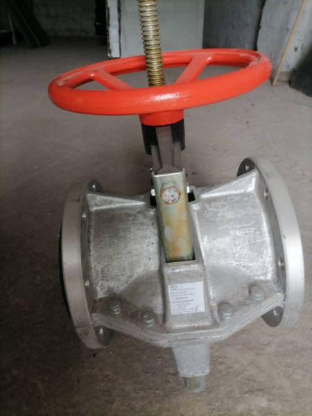 Затвор шланговый ДУ-200; затвор шланговый ДУ-150