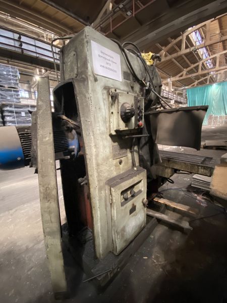 Вертикально-фрезерный станок 