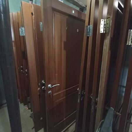 Дверь деревянная 