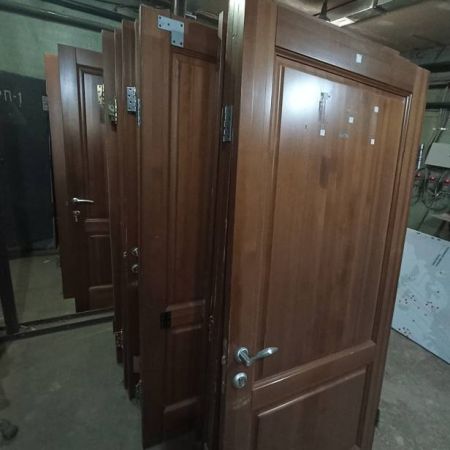 Дверь деревянная 