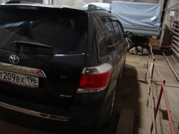 Автомобиль Toyota Highlander