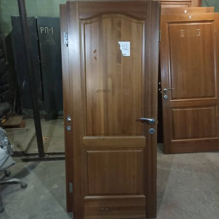 Дверь деревянная 