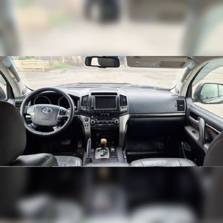 TOYOTA LAND CRUISER 200