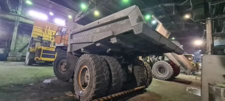Карьерный самосвал 7555B Белаз