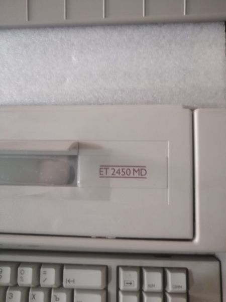 электронная пишущая машинка Olivetti