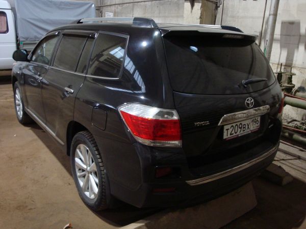 Автомобиль Toyota Highlander