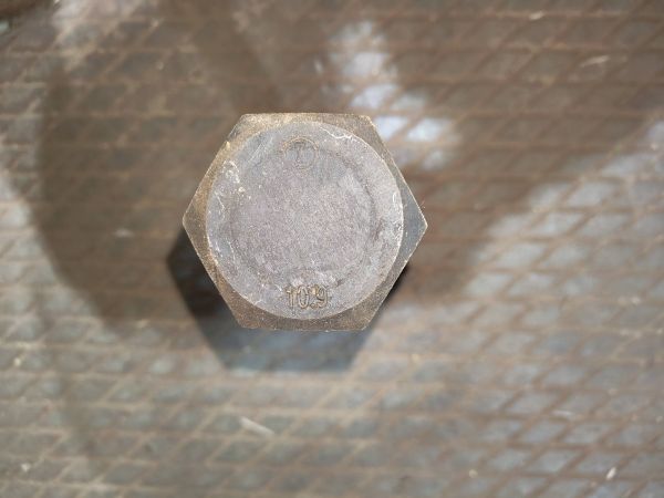 Болт J833618 Hitachi