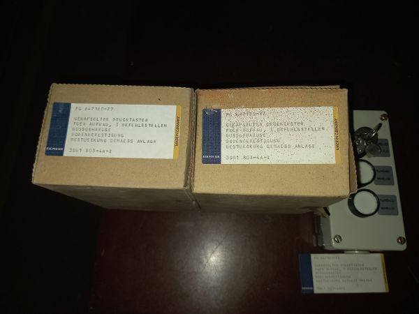 Пост кнопочный Siemens 3SB181-3 б/у