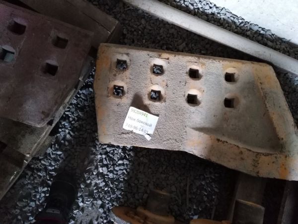 Нож боковой 749-96-14-01