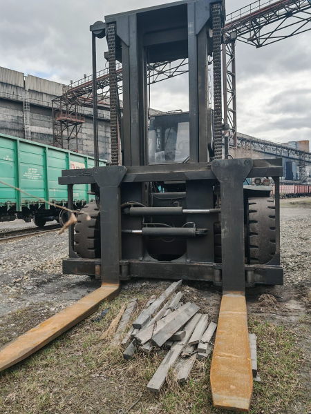 Погрузчик вил.Konecranes SMV 32-1200B
