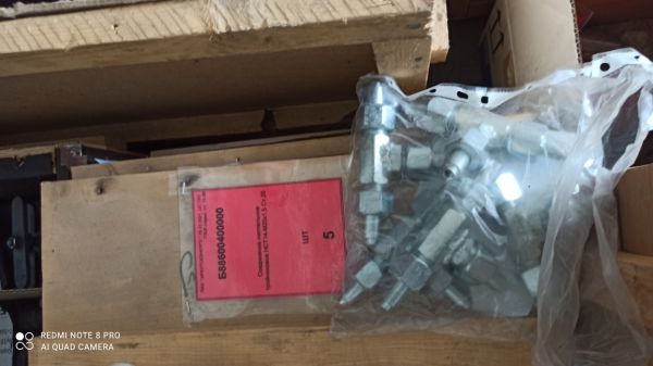 Соединение ниппельное тройниковое НСТ14-М20х1,5 Ст.20