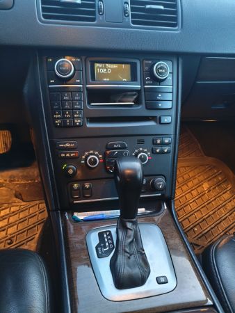 Автомобиль Volvo XC90