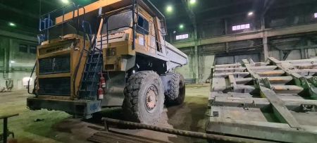 Карьерный самосвал 7555B Белаз