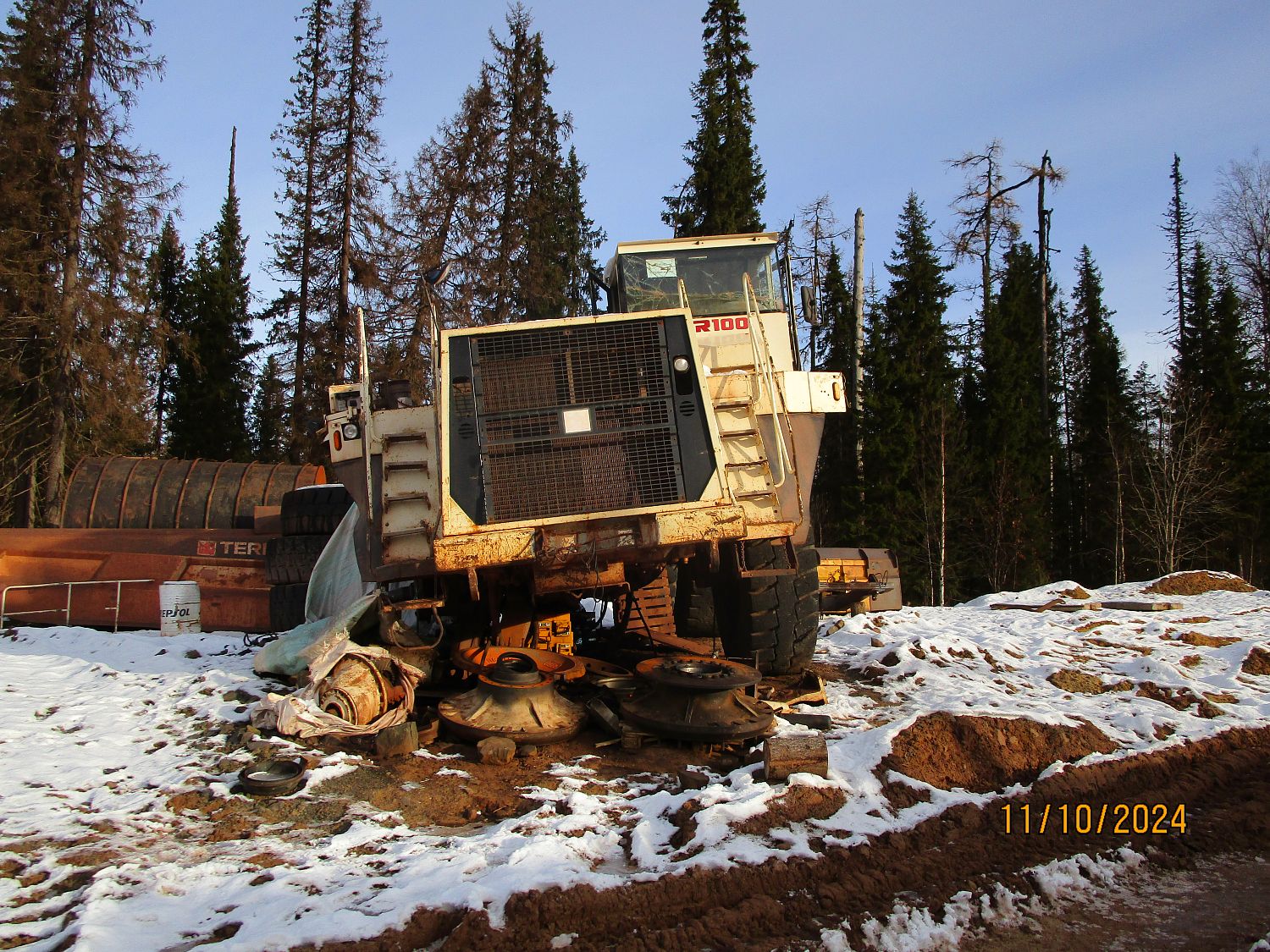 Карьерный  самосвал  TEREX TR 100