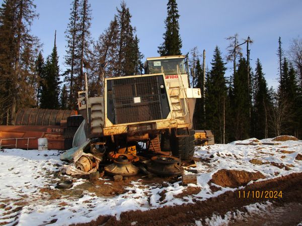 Карьерный  самосвал  TEREX TR 100