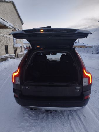 Автомобиль Volvo XC90