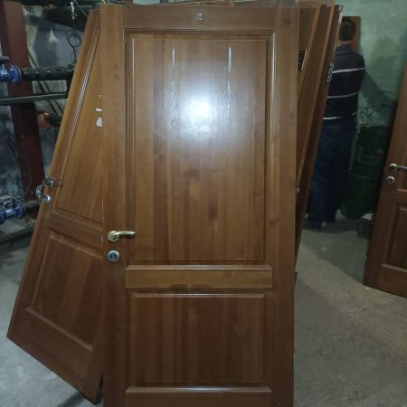 Дверь деревянная 