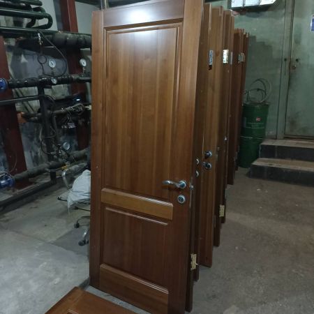 Дверь деревянная 