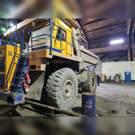 Карьерный самосвал БелАЗ 7555В