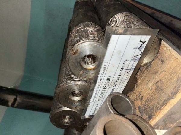 Шпилька М76х4 L=440 б/у