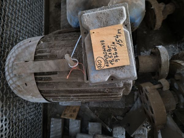 Электродвигатель АИР 180M6 У3 (18.5 кВт., 976 об/мин),б/у