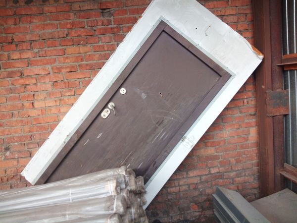 Дверь металлическая б/у