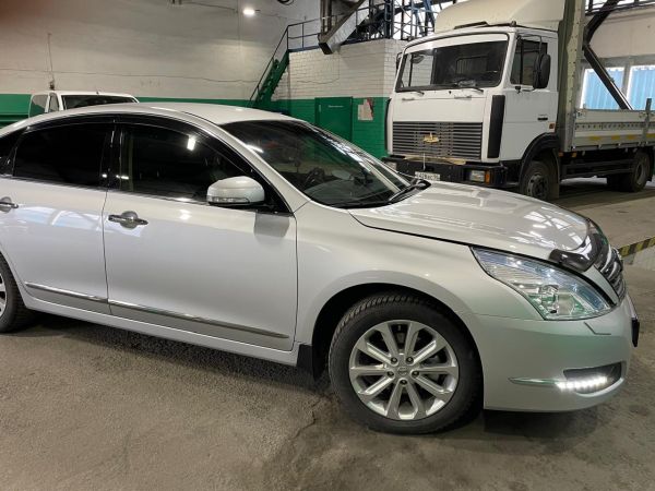 Автомобиль Nissan Teana