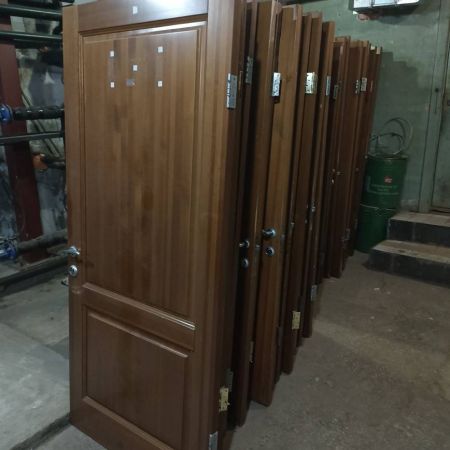 Дверь деревянная 