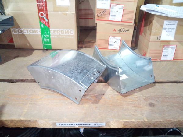 Угол CS 90 вертикальный внутр. 90° 100/100 (DKC) (арт. 36701 )