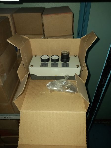 Пост кнопочный Siemens 3SB181-3 б/у