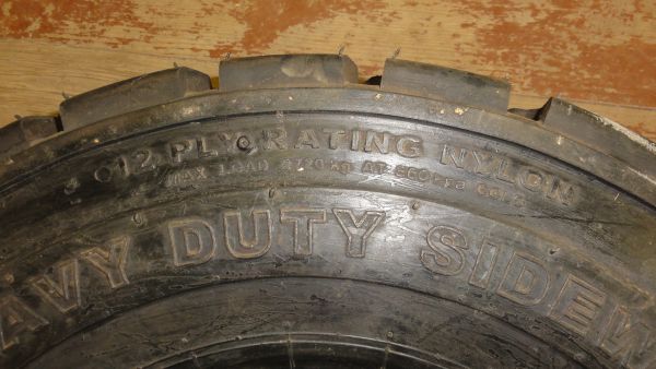 Шинокомплект 7.00-12 маленькие колеса дл 2-тн погрузчика товарный знак TOP TRUST Завод изготовитель Qingdao