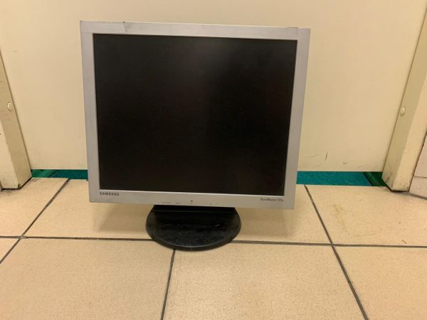 Монитор Samsung 172V Монитор Samsung 172V