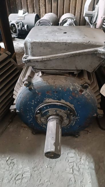 Двигатель 5 АИ 200 М4
