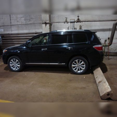Автомобиль Toyota Highlander