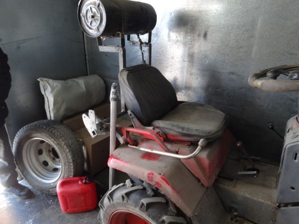 Снегоуборочная машина на базе КМЗ 012