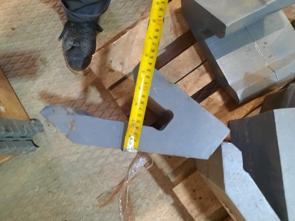 Защита ковша межзубьевая 9120020 Hitachi