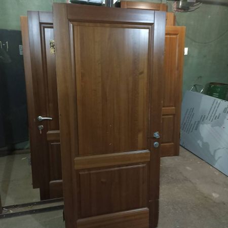 Дверь деревянная 