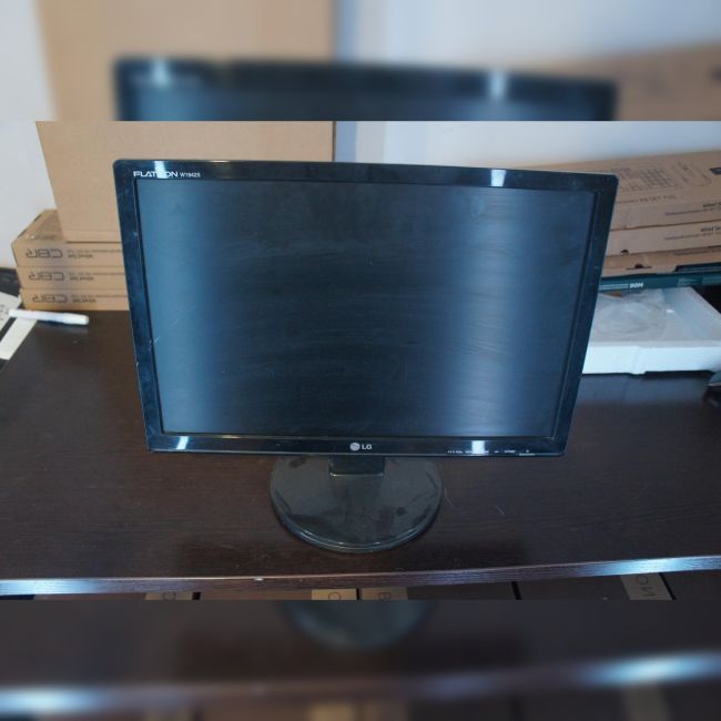 Монитор LG W1942S